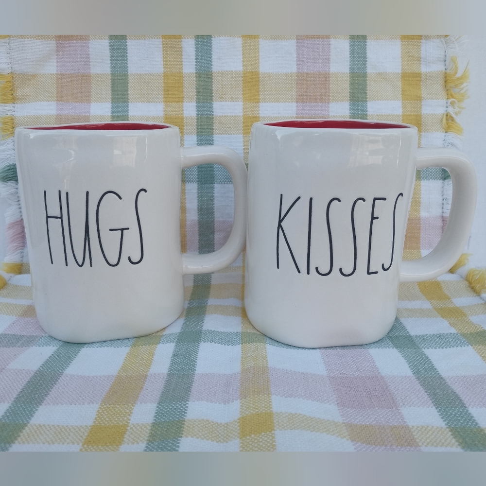 (2) Rae‎ Dunn "Hugs" & "Kisses" Mugs Set